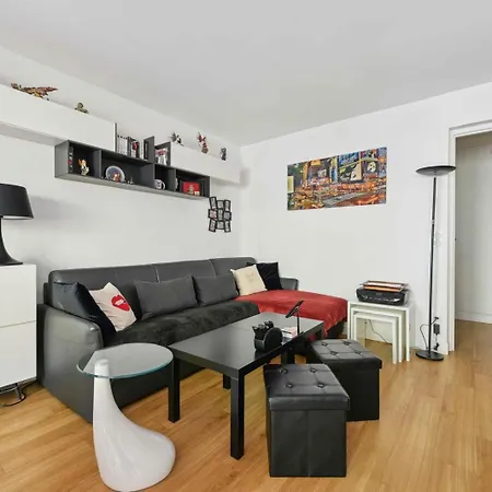 Bel Parisien Proche Tour Eiffel